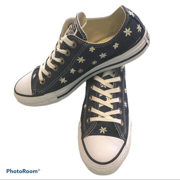 Converse Shoes - Converse Denim and Daisies All Stars - size 7